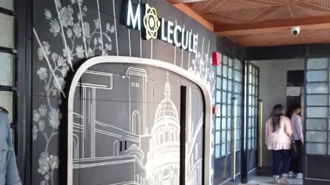 Famous Party Place: यहां देखे बनारस में टॉप लाउंज की डिटेल्स, युवाओं के बीच पार्टी के लिए फेमस जगह Famous Party Place: यहां देखे बनारस में टॉप लाउंज की डिटेल्स, युवाओं के बीच पार्टी के लिए फेमस जगह