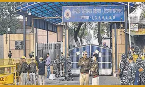 Tihar Jail : तिहाड़ जेल में कैदियों के दो गुटों में हिंसक झड़प, एक कैदी की हत्या