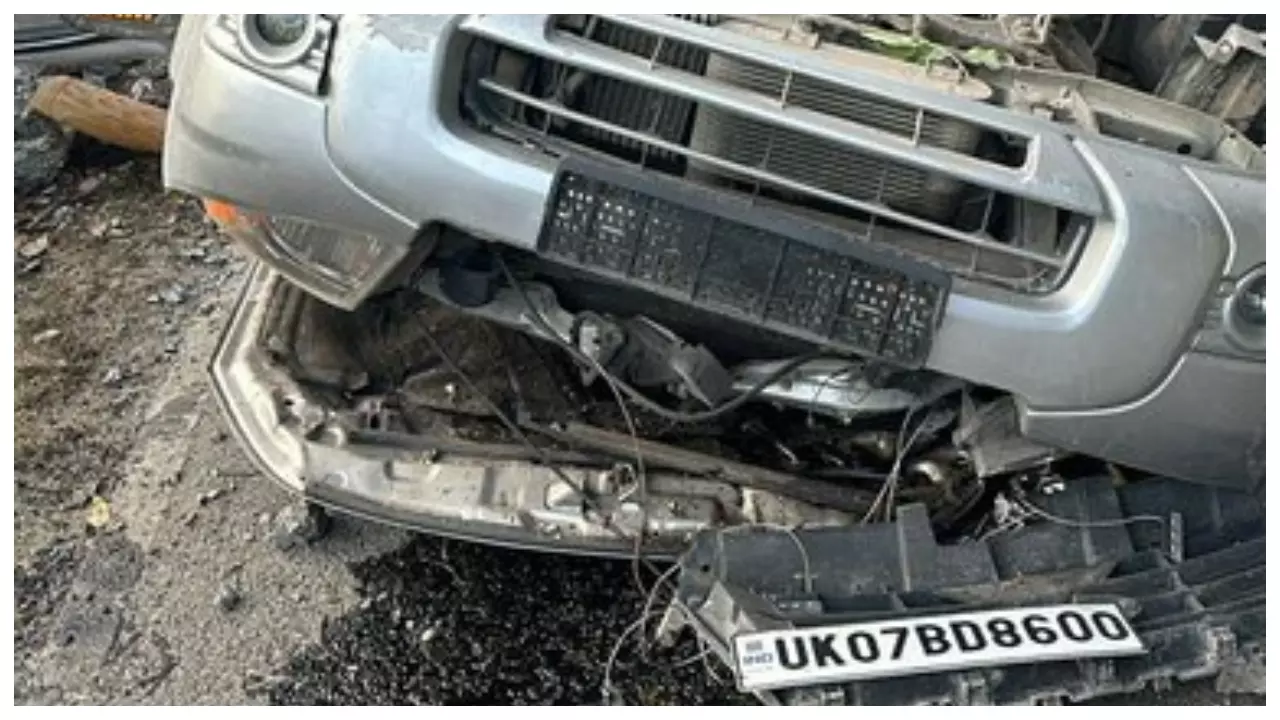 Uttarakhand Accident: मसूरी-देहरादून मार्ग के पास गहरी खाई में गिरी कार, सभी छह लोगों की दर्दनाक मौत
