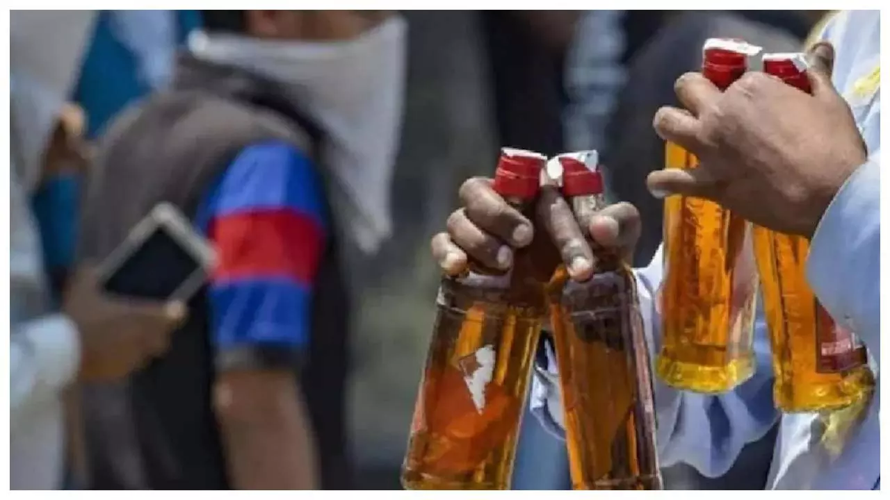 Gorakhpur: देसी शराब की मांग बढ़ी, विभाग ने लाइसेंसी ठेकेदारों पर बनाया दबाव
