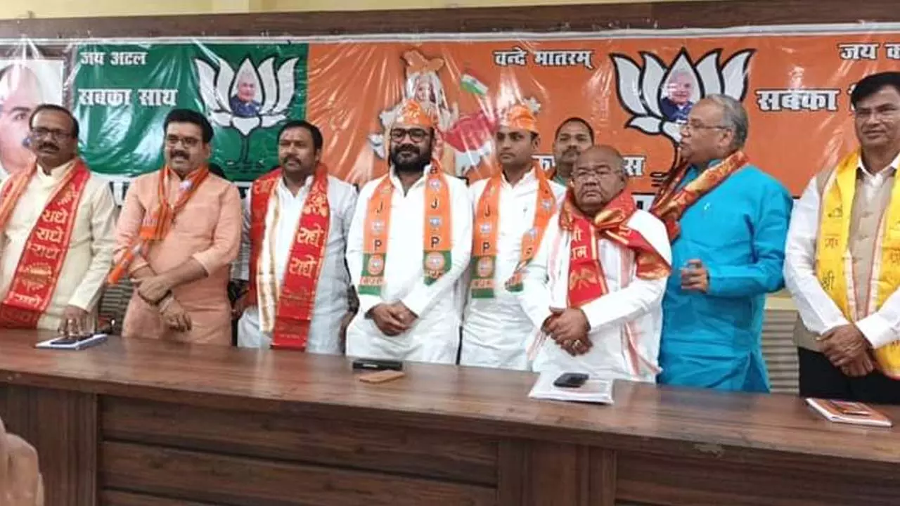 Former District Panchayat President of Samajwadi Party Jitendra Yadav and State President of Youth Brigade Santosh Prajapati join BJP