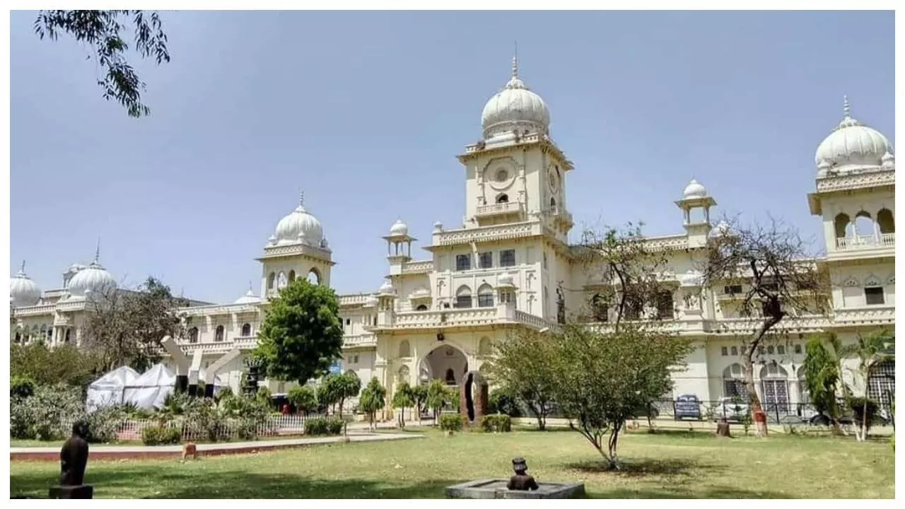 Lucknow University: गांव-वार्ड को गोद लेंगे संबद्ध कॉलेज, मतदान प्रतिशत बढ़ाने के लिए पहल