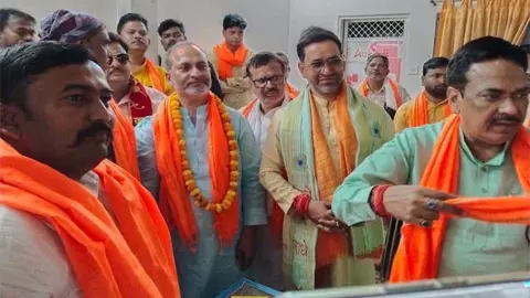 District Panchayat members of BSP joined BJP along with dozens of supporters District Panchayat members of BSP joined BJP along with dozens of supporters