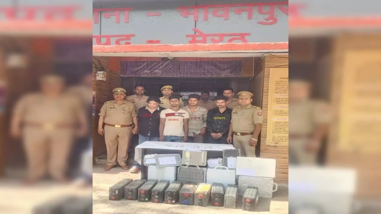 Battery theft from mobile towers, four miscreants arrested after encounter