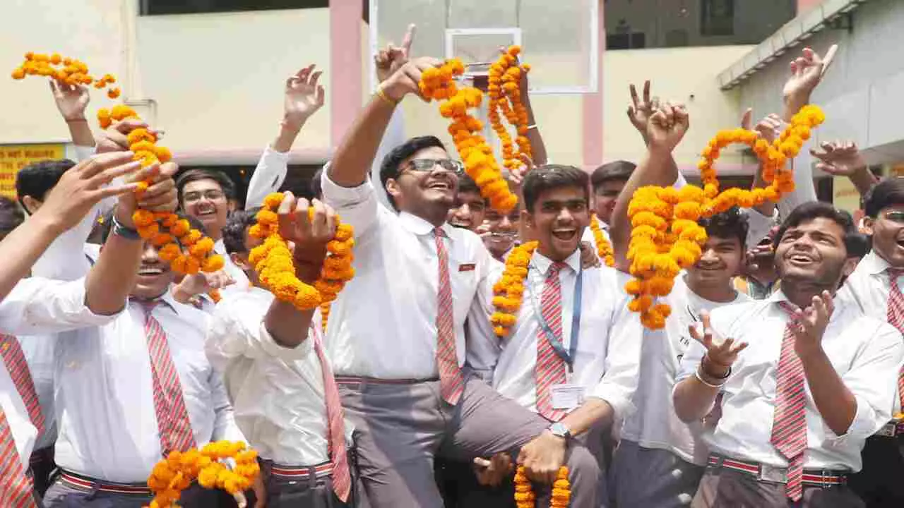 CISCE Result 2024: सीआईएससीई का रिजल्ट जारी, आईएसएसी में यूपी में 97.94 और आईसीएसई में 99.14 रिजल्ट रहा