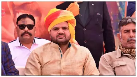 Kaiserganj: सांसद बृजभूषण सिंह के बेटे करण भूषण के खिलाफ FIR दर्ज, आचार संहिता उल्लंघन का आरोप