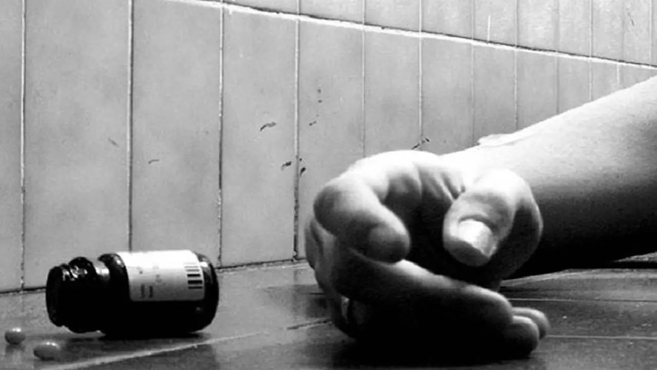 Woman commits suicide by consuming poison, police is investigating