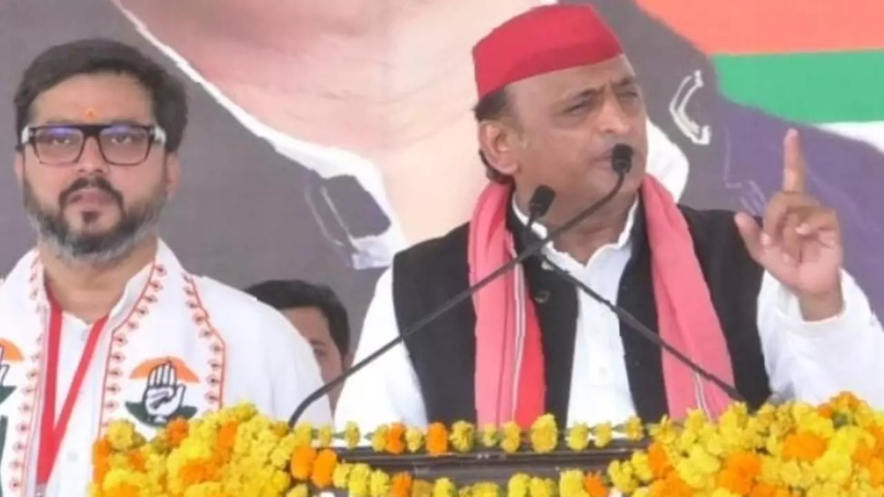 Akhilesh roared in Barabanki, said - 2024 constitution churning election, people will ring the bell against those giving false guarantees