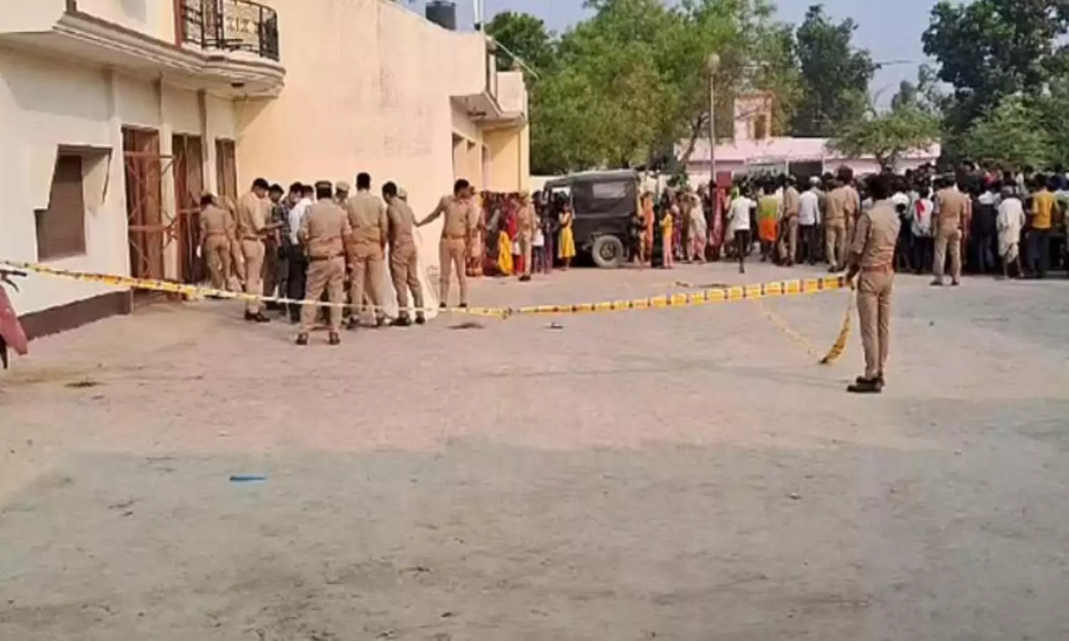 सीतापुर में परिवार के छह सदस्यों की हत्या का खुलासा, भाई ने ही खेला खूनी खेल | SitapurMurderCase| SitapurNews| Newstrack | Sitapur Murder Case: अपना ही खून निकला छह मौतों ...