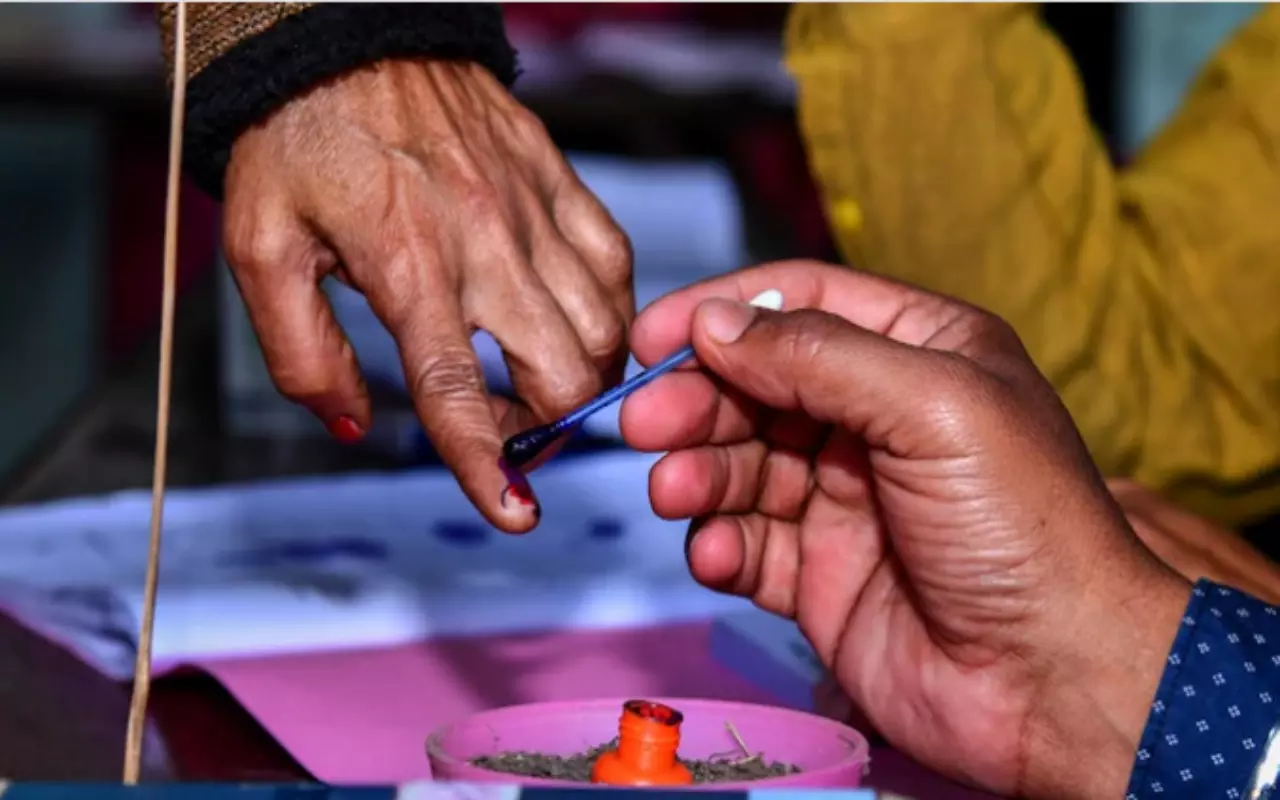 Loksabha Election 2024: यूपी में चौथे चरण में 57.12 प्रतिशत हुआ मतदान, जानें 13 सीटों का अपडेट