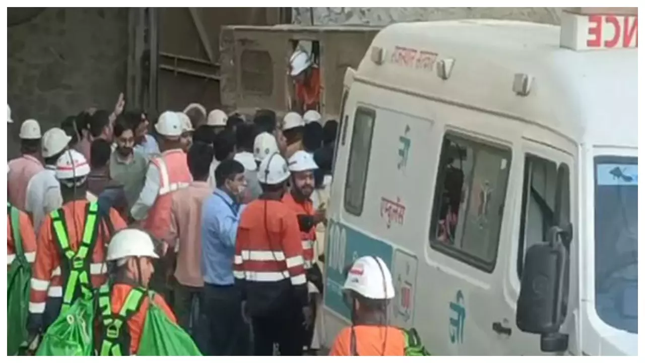 Jhunjhunu Lift Collapse