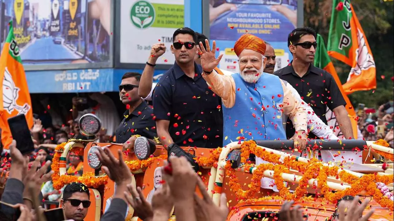 PM Modi Varanasi Roadshow