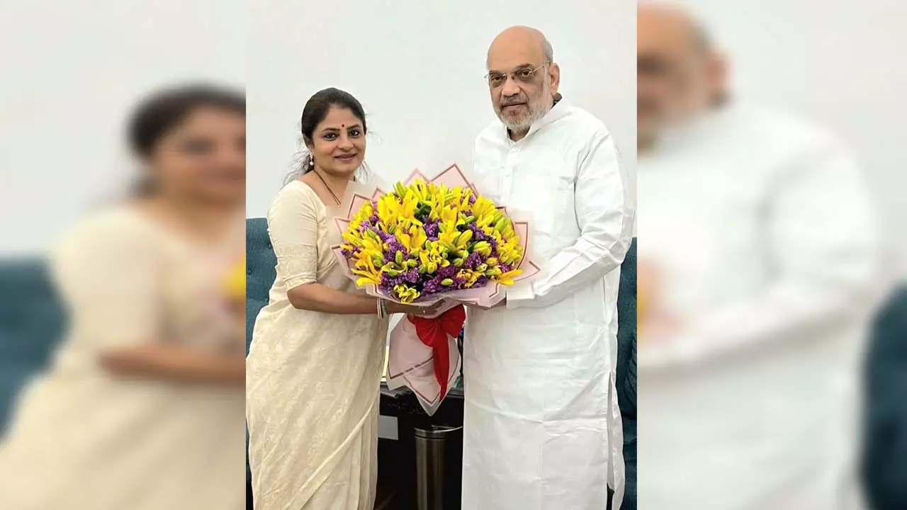Dhananjay Singhs wife Srikala Reddy meets Amit Shah, likely to join BJP tomorrow on PM Modis stage