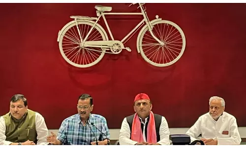 CM Kejriwal And Akhilesh