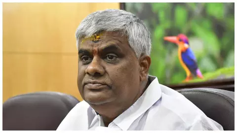 Bengaluru: एचडी रेवन्ना को फिर मिली राहत, विशेष अदालत ने 20 मई तक बढ़ाई अग्रिम जमानत Bengaluru: एचडी रेवन्ना को फिर मिली राहत, विशेष अदालत ने 20 मई तक बढ़ाई अग्रिम जमानत