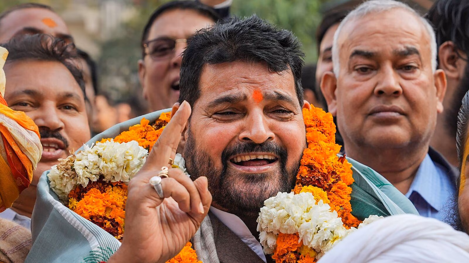 Brijbhushan Sharan: चार्ज फ्रेम होने का बाद आप आए कैसे? HC का बृजभूषण से सवाल, दी अगली तारीख