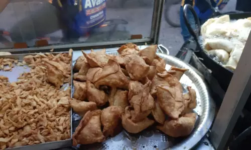 Chappra Famous Pehalwan Samosa