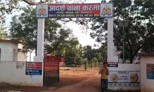 Claiming to be the wife of the vehicle owner through fake documents, declared him to be the father of his children