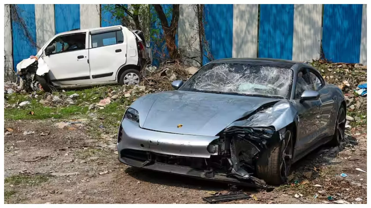 Pune Porsche Accident मामले में बड़ी कार्रवाई, दो पुलिसकर्मी सस्पेंड