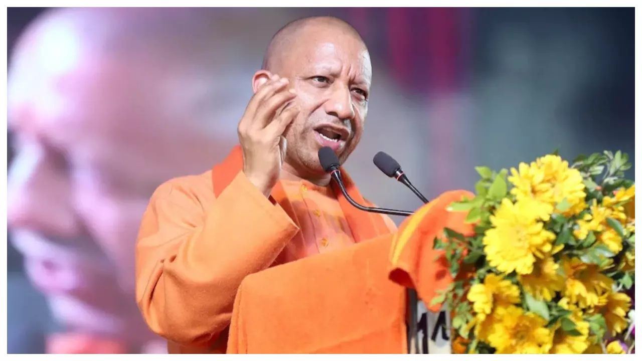 UP: बलिया में बोले CM योगी, “4 जून को दिल्ली के सिंहासन पर कोई राम भक्त ही बैठेगा”