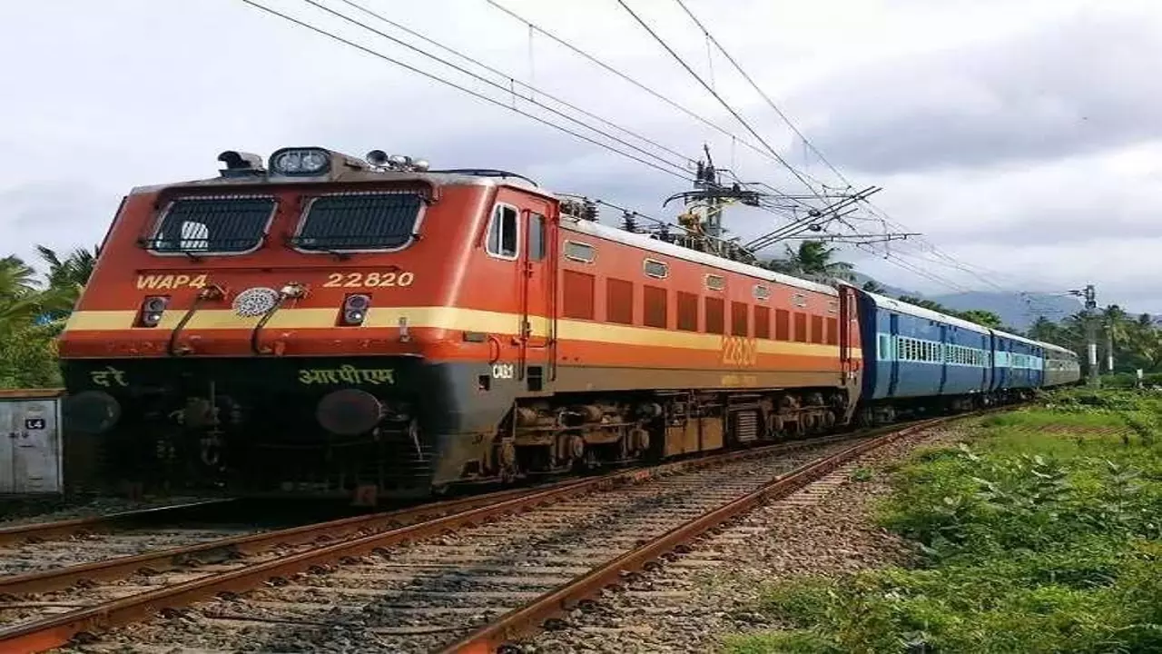 Prayagraj To Hill Stations Trains: गर्मियों में करें हिल स्टेशन की सैर, प्रयागराज से बनती हैं ये ट्रेन