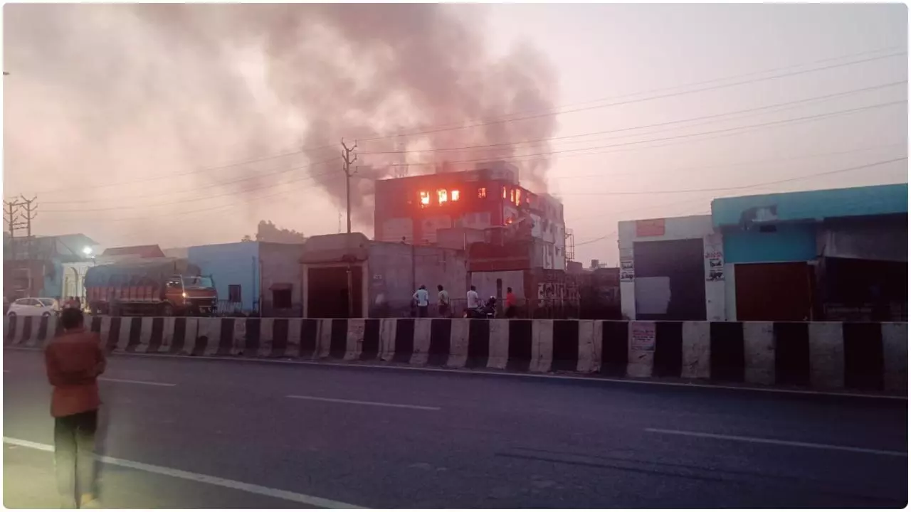 Meerut News: अस्पताल में लगी आग, दमकल विभाग ने कई घंटे की मशक्कत के बाद पाया आग पर काबू