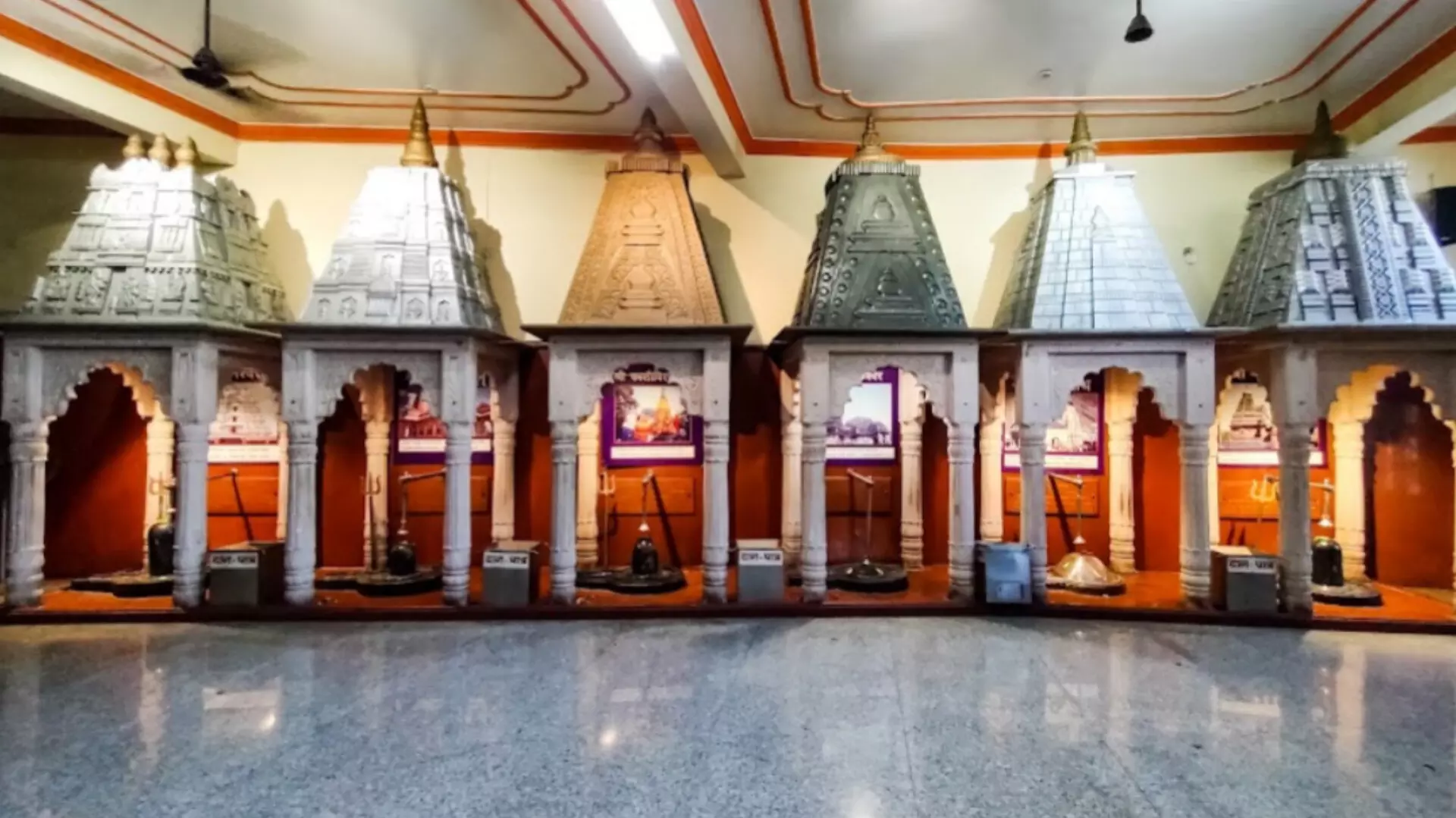Lucknow Famous Temple: लखनऊ के इस मंदिर में करें 12 ज्योतिर्लिंग के दर्शन