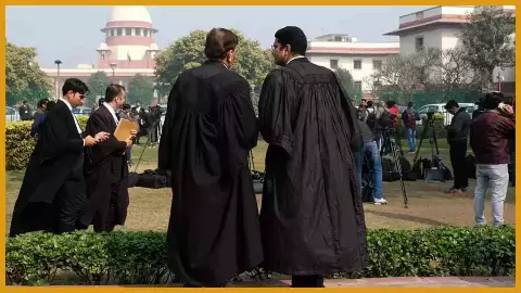 वकील क्यों पहनते हैं काला कोट और गाउन? जानिए कहाँ से पड़ी ये परम्परा