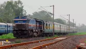 Lucknow to Bhopal Train Details