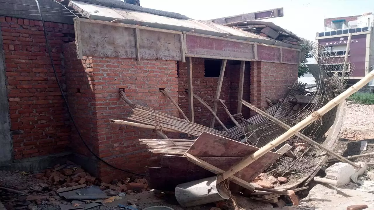 Balcony of Izzat Ghar collapsed during construction at railway station, workers narrowly escaped