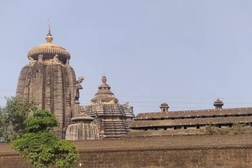 Odisha Lingraj Temple: भुवनेश्वर के इस मंदिर में 108 शिवलिंग के दर्शन का मिलता है पुण्य