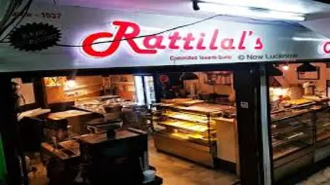 Lucknow Famous Street Food