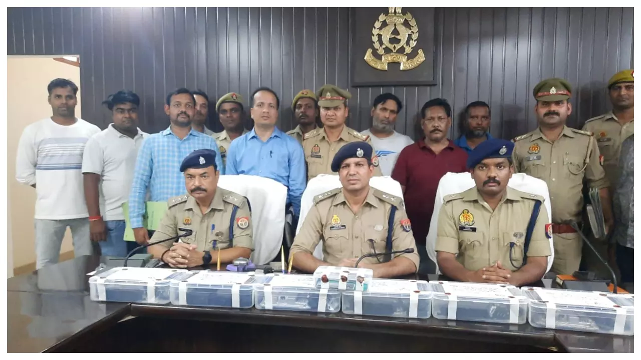 Varanasi News : पुलिस ने अन्तर्राज्यीय वाहन चोर गिरोह का किया पर्दाफाश, तीन गिरफ्तार