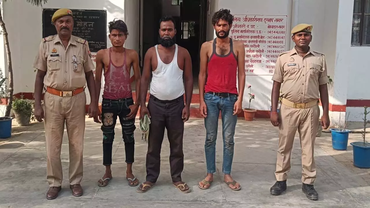 Chandauli Police arrested camel smugglers