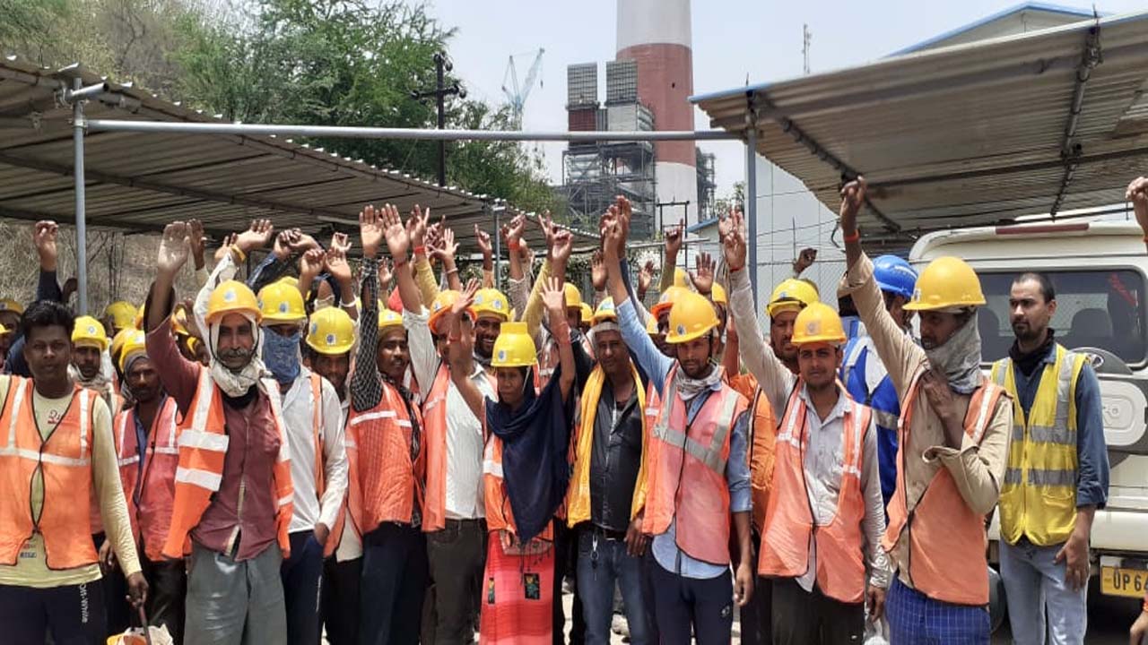 Laborers protest over pending payments in Obra C