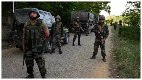 मणिपुर में फिर हिंसा! उग्रवादियों ने दो पुलिस चौकी समेत 70 घर फूंके मणिपुर में फिर हिंसा! उग्रवादियों ने दो पुलिस चौकी समेत 70 घर फूंके