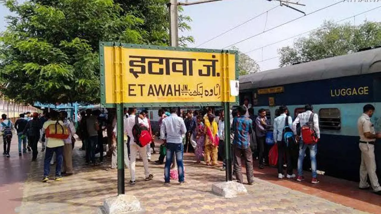 Woman gave birth to a girl child in a moving train, admitted to hospital