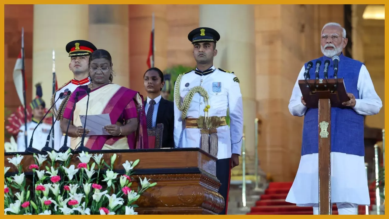 PM Modi Oath Ceremony : PM मोदी ने की नेहरू के रिकॉर्ड की बराबरी, इन नेताओं ने भी ली मंत्री पद की शपथ