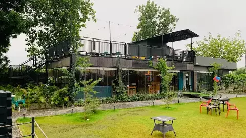 Delhi Famous Restaurant