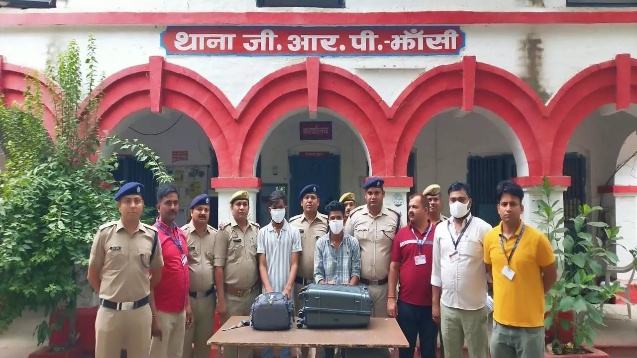 Two ganja smugglers from Bihar arrested in Jhansi, were taking it from Orissa to Delhi