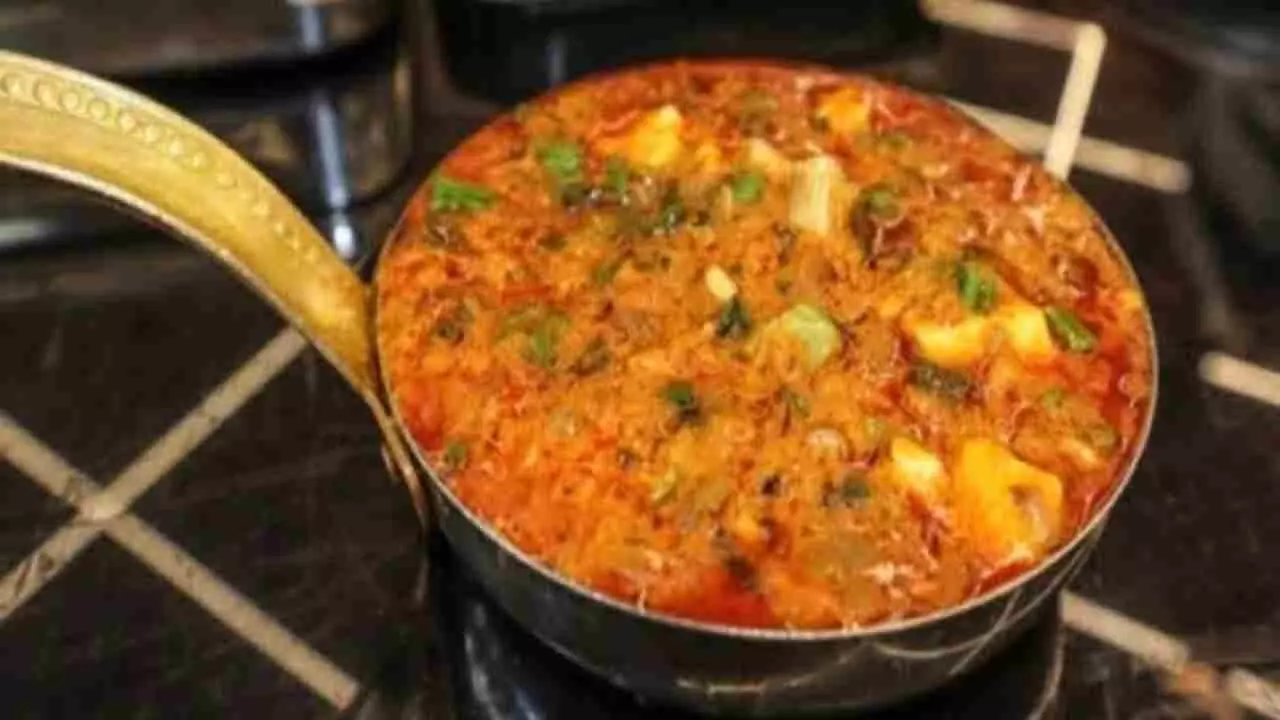 Pyaj Ki Sabji Ki Recipe: अचानक से आ गए मेहमान, घर पर नहीं है सब्जी, ट्राई करें ये रेसिपी