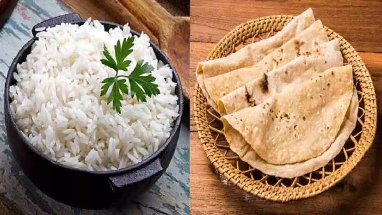 Health Tips: क्या आप भी एक साथ खाते हैं रोटी-चावल? सुधार लें आदत