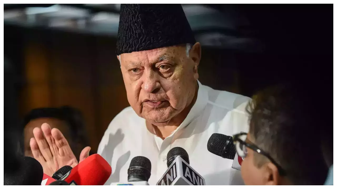 Farooq Abdullah: फारूक अब्दुल्ला ने फिर की पाकिस्तान से बातचीत की वकालत,कहा-बढ़ते आतंकवाद को रोकने के लिए भारत करे पहल