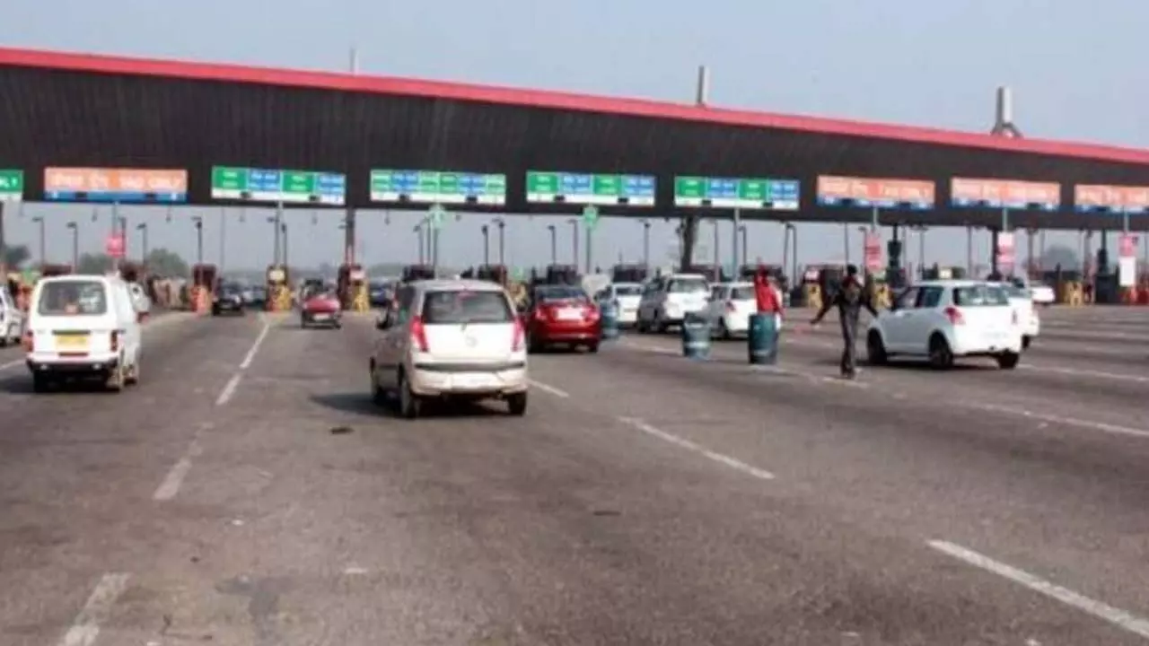 Compensation order against toll plaza, double money was collected