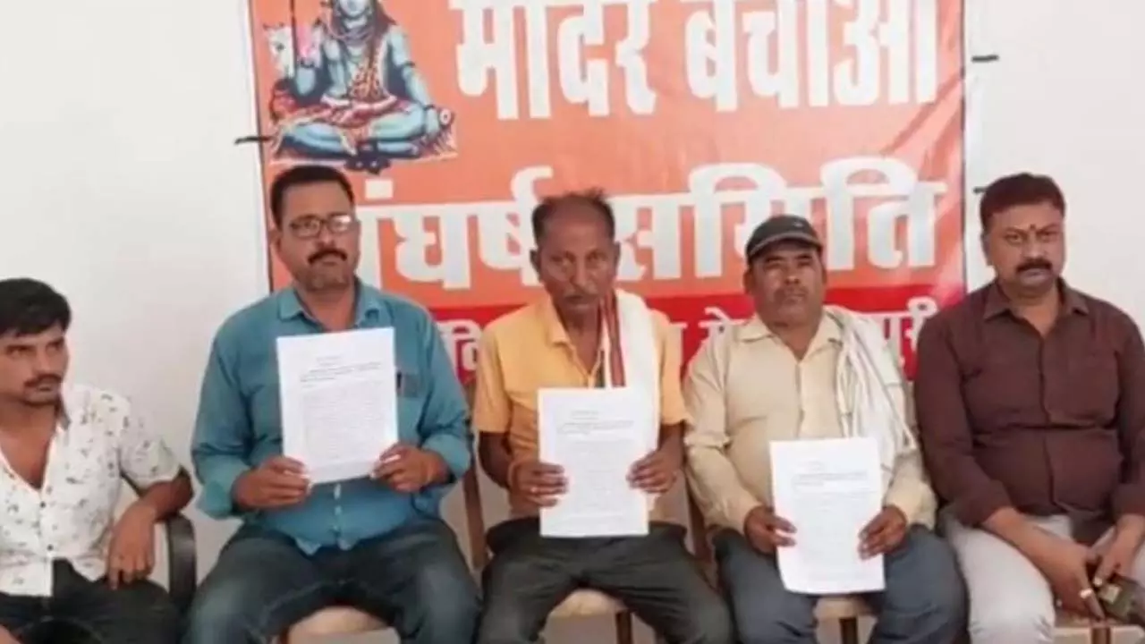 Mandir Bachao Sangharsh Samiti held a press conference, accused the strongman of occupying the land