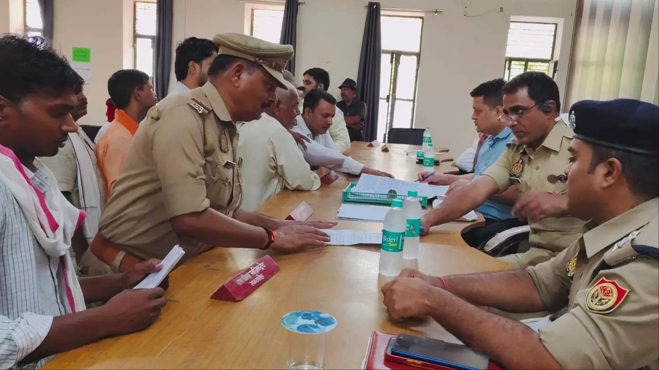 DM SP seen in action after the instructions of the Chief Minister, warned subordinates regarding Sampoorna Samadhan Diwas