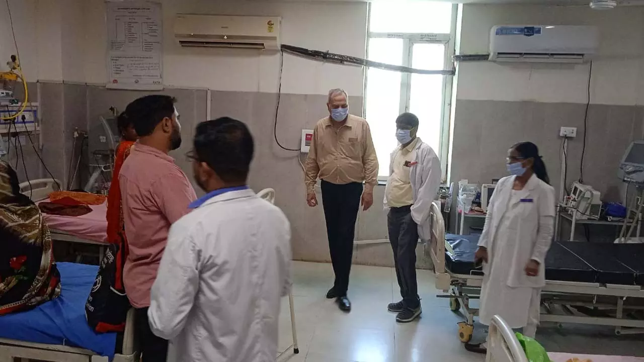 Dr. Arya Desh Deepak inspected the district hospital, gave strict instructions regarding cleanliness