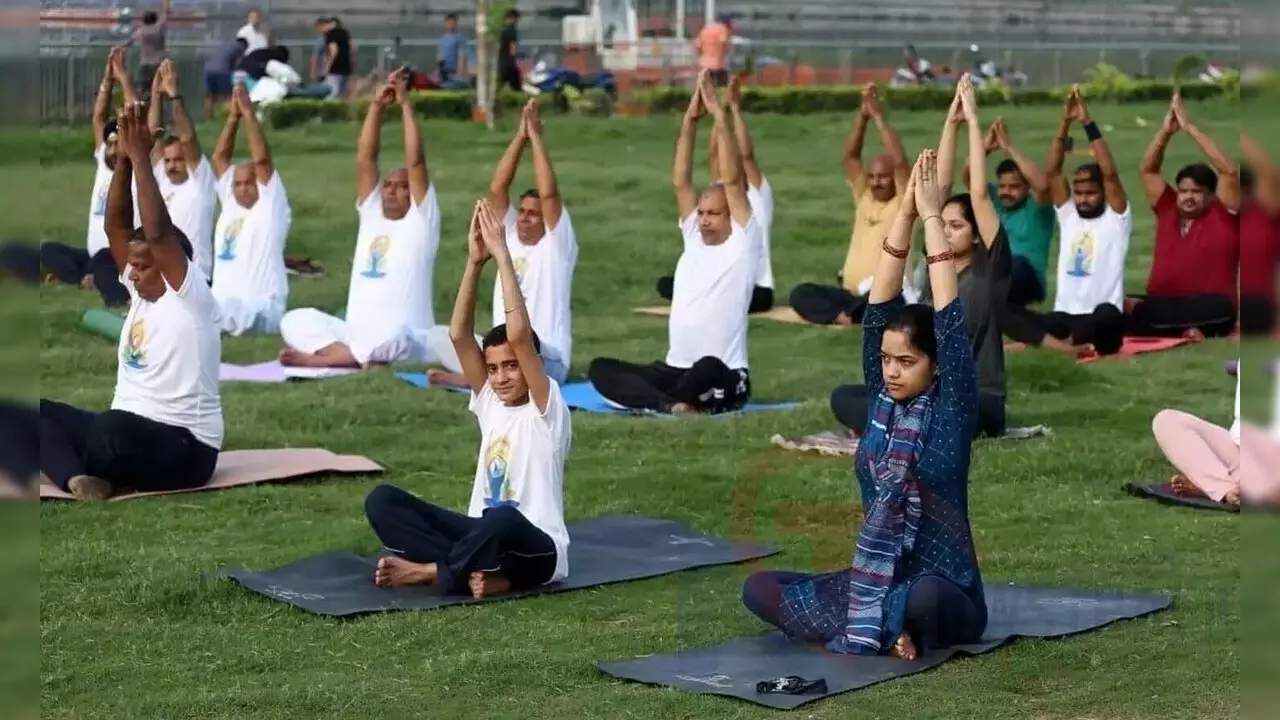 Yoga Day 2024: योग से जुड़ी फैली हैं कई अफवाहें, कहीं आप भी तो नहीं करते यकीन