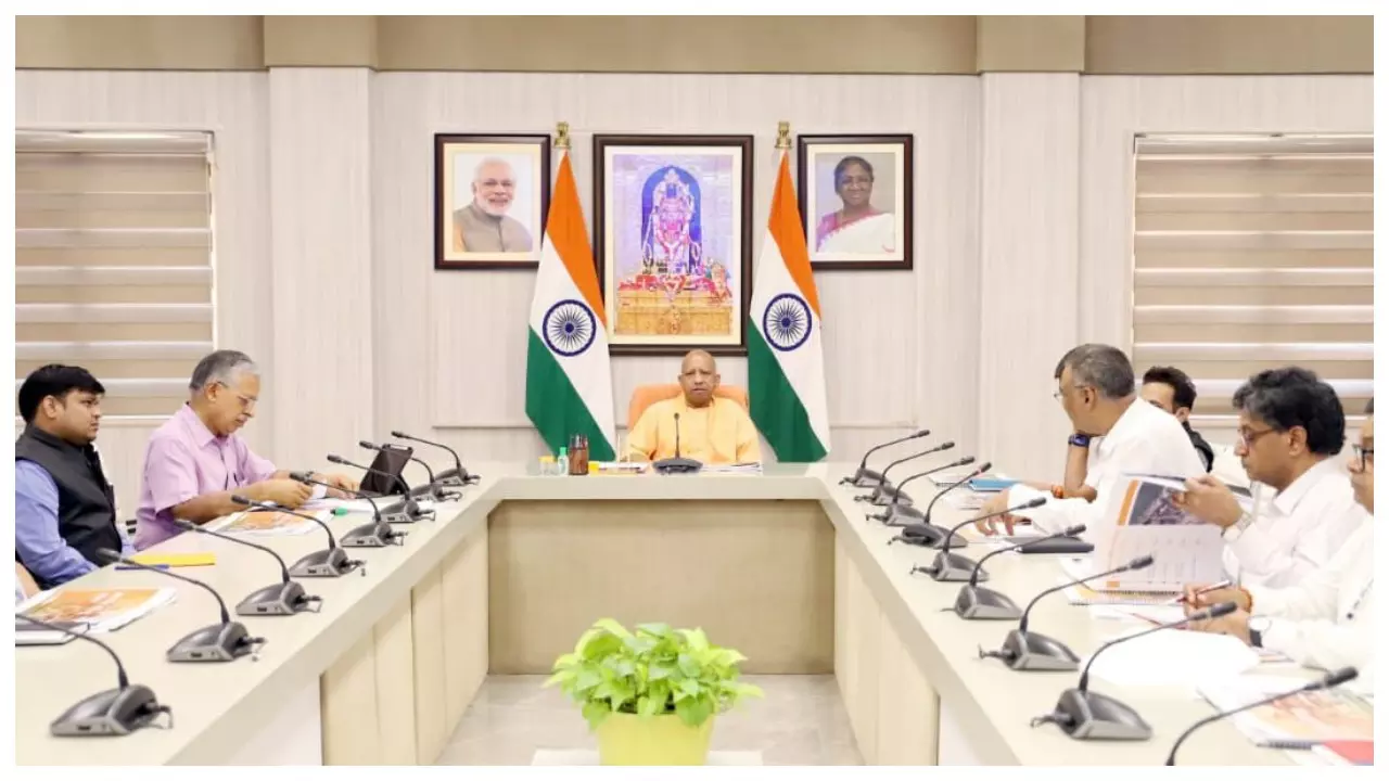 रामनगरी अयोध्या और तीर्थराज प्रयाग में बनेगा VVIP राज्य अतिथि गृह, CM योगी ने की अहम बैठक