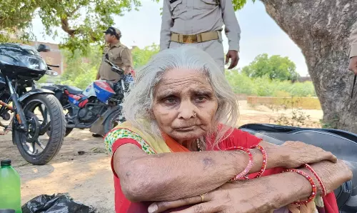Mother became a burden on the son, left her on the road in the scorching sun